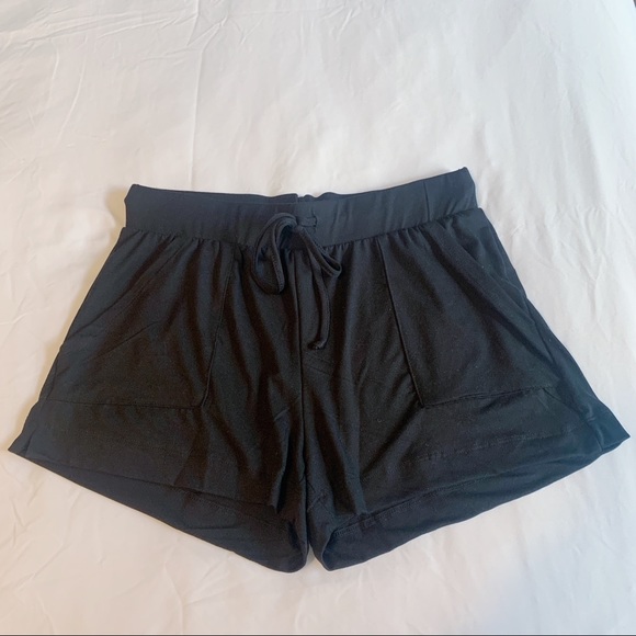 | SOLD | NWOT Black & Grey Seersucker Shorts - Picture 1 of 6